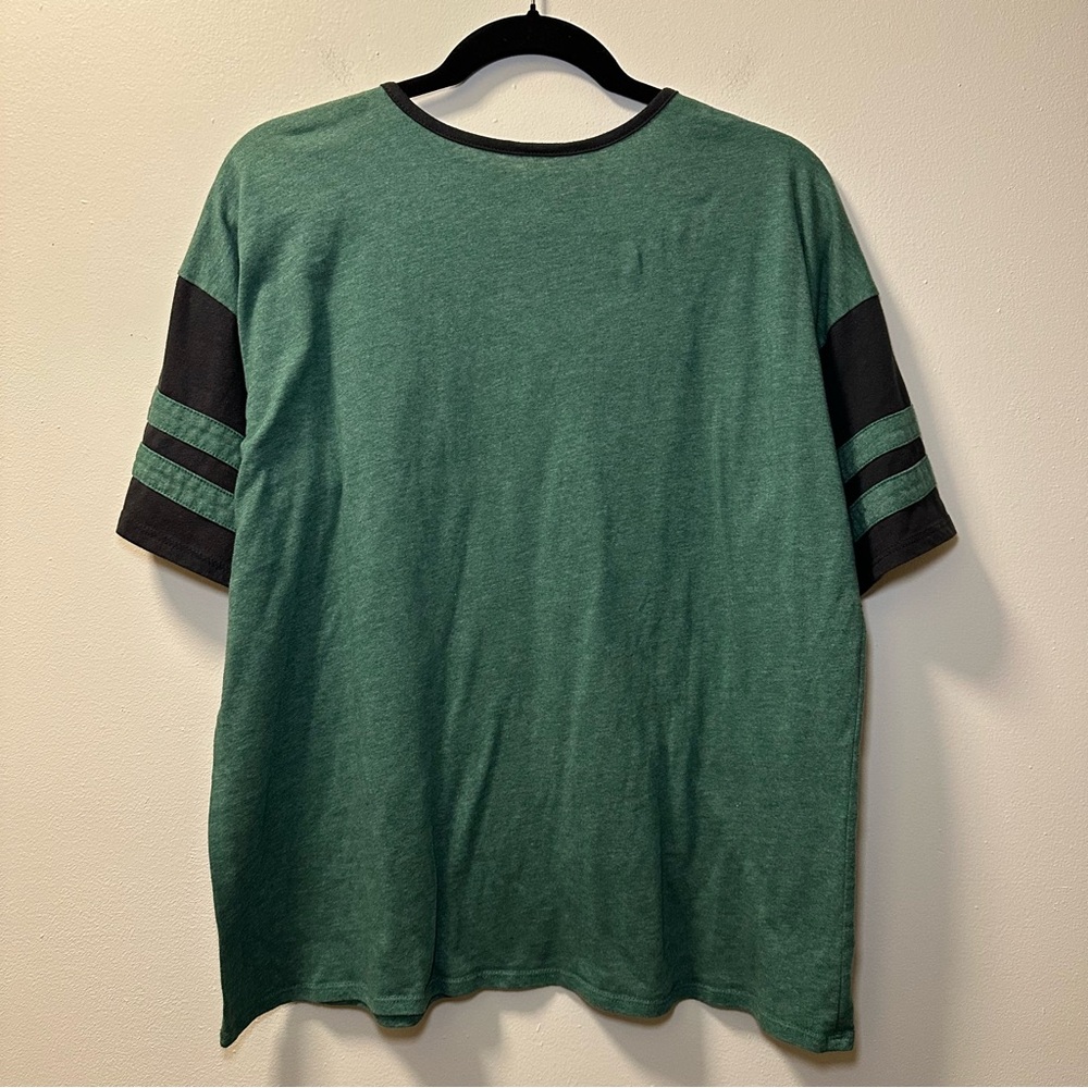 Harry Potter Women’s Green Slytherin Short Sleeve V-Neck Tshirt Sz XL - Picture 2 of 3